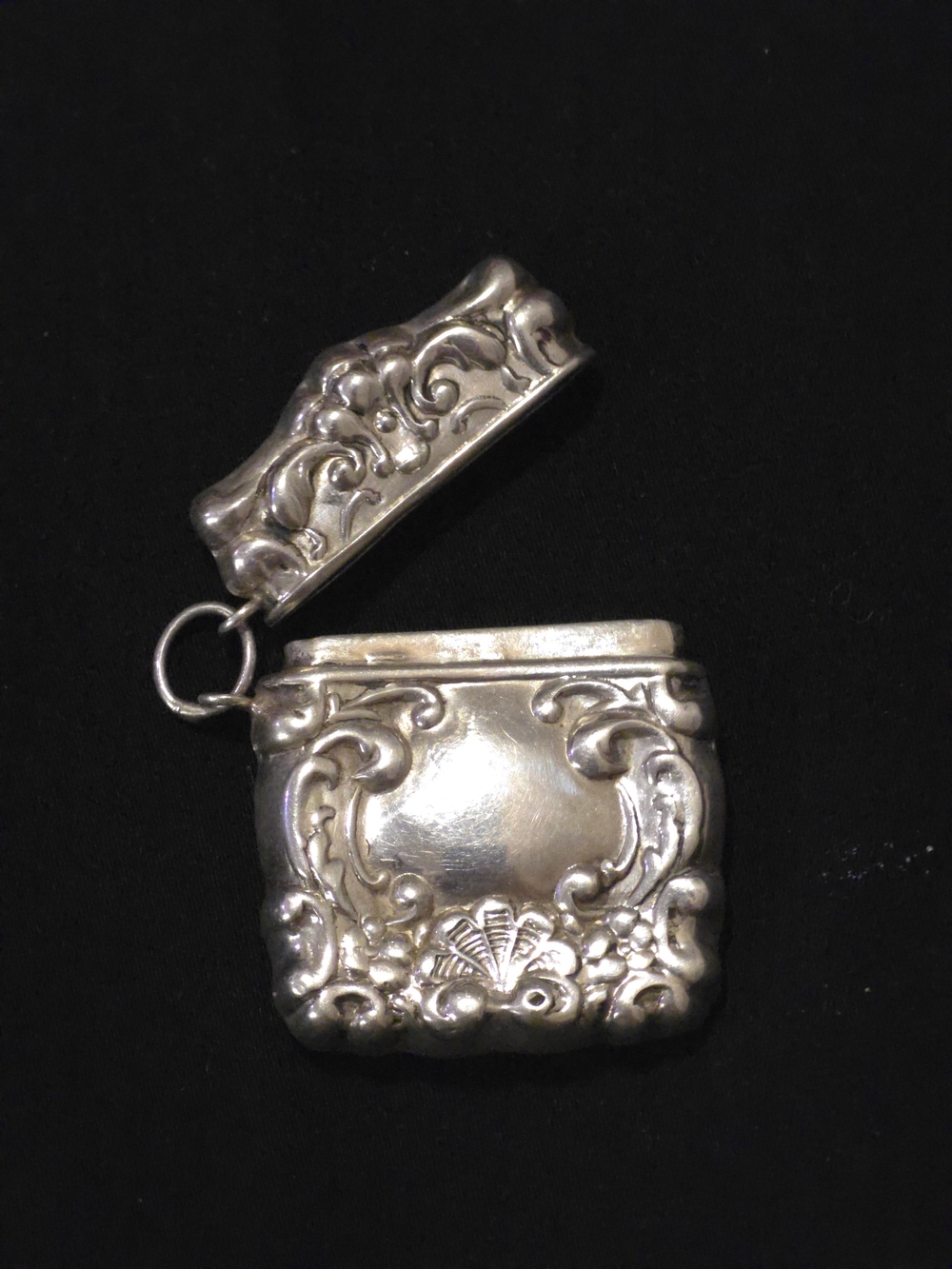 Antique Sterling Silver Vesta Match Case Pendant Ornate Floral 10.40g - Picture 2 of 6